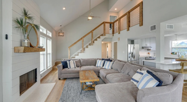 Коттедж Canal Access & Decks: Bayfront Jamaica Beach House