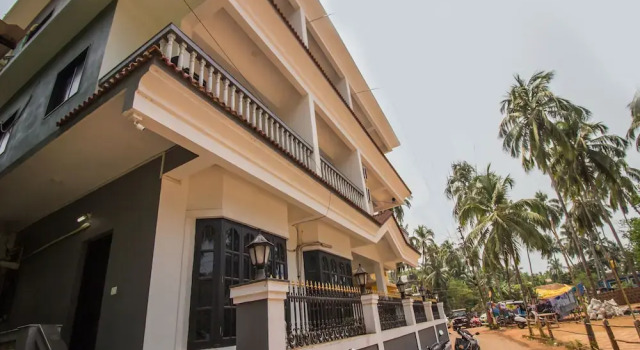 OYO 13298 Home Luxurious Studio Calangute, Забронировать Отель Калангут Северный Гоа, рядом с Пляж Калангут