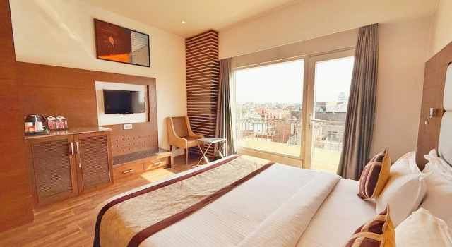 Двухместный номер Business c 1 комнатой с видом на город Sawera Grand Luxury Stay Near Golden Temple
