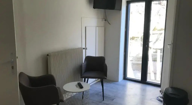 Appartement 4 personnes, 1 chambre, terrasse, Wifi, proche du centre, Prenota Appartamento Hotel a Alvernia con parcheggio, Parcheggio
