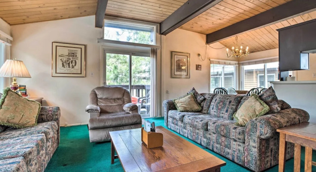 Mammoth Lakes Townhome < 2 Mi to Ski Area!
