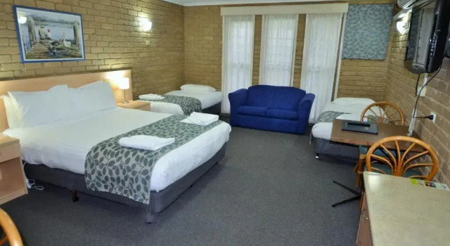 Семейный номер Standard Tropicana Motor Inn