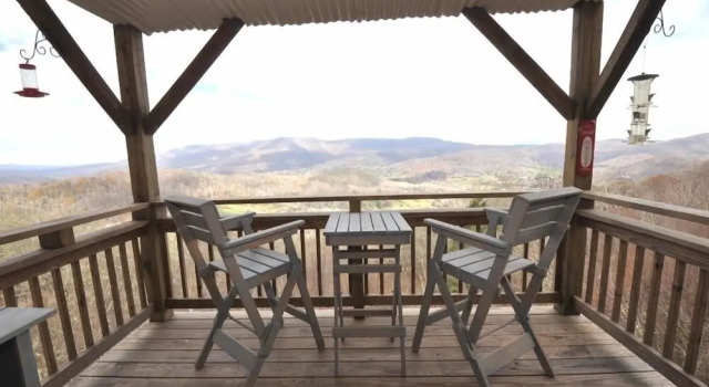 The Crest 200c 2 Bedroom Condo by Redawning