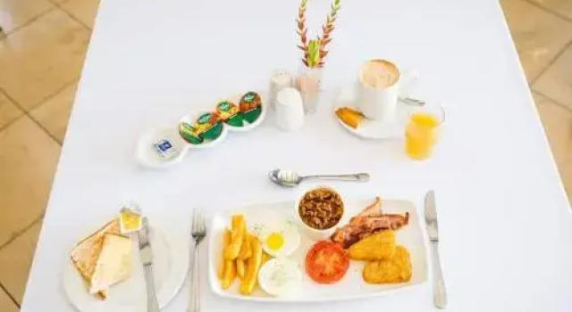 Appledew Guesthouse, Book Hotel Hoteller i Standerton med parkering, Parkering