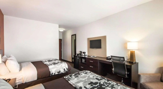 Четырёхместный номер Standard Sleep Inn & Suites Hennessey