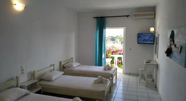 Студия с балконом и с красивым видом из окна Esperos Hotel