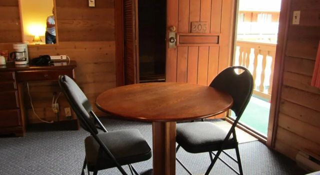 Rocky Inn, Забронировать Мини-отель Вейлмаунт Thompson Okanagan