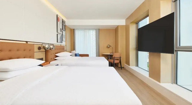 Четырёхместный номер Standard с видом на горы Four Points by Sheraton Chongqing North Railway Station