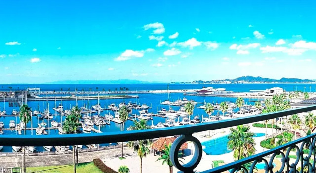 Трёхместный номер Deluxe с видом на море Wakayama Marina City Hotel