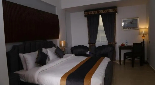 Deluxe Zimmer Premier Inn Express Lahore