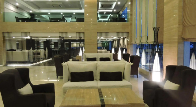 Royale Signature Hotel