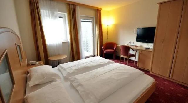 Cityhotel Tallero, Забронировать Отель Отели Брессаноне с парковкой, рядом с Pharmacy Museum, Парковка