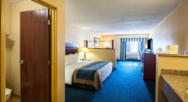 Двухместный номер Business Comfort Inn & Suites North East