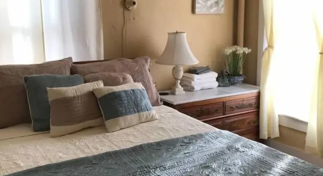 Room 7-Boulder Crescent Inn Holiday home 1 BestStayz.1, Забронировать Отель Отели Колорадо-Спрингса 3 звезды, рядом с Центр изобразительного искусства Колорадо-Спрингс, 3*