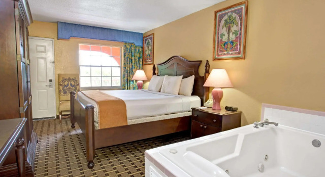 Двухместный номер Standard Howard Johnson Express Inn And Suites Lakes Front