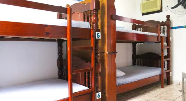 Кровать в общем номере Hostel e Pousada Blue Lagoon