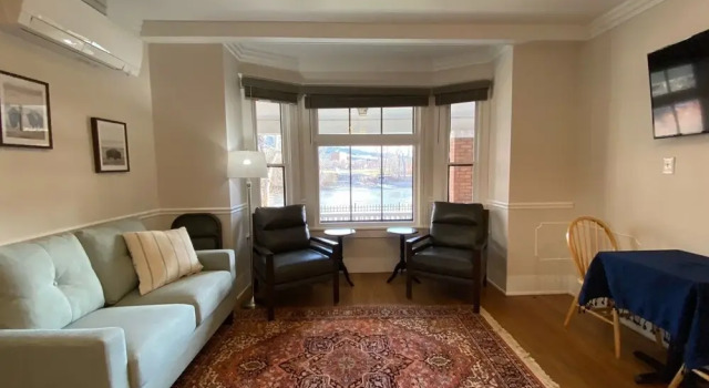 Апартаменты Goldsmiths Riverfront Inn