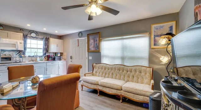 9 Mi to Disney World: Townhome w/ Pool Access!