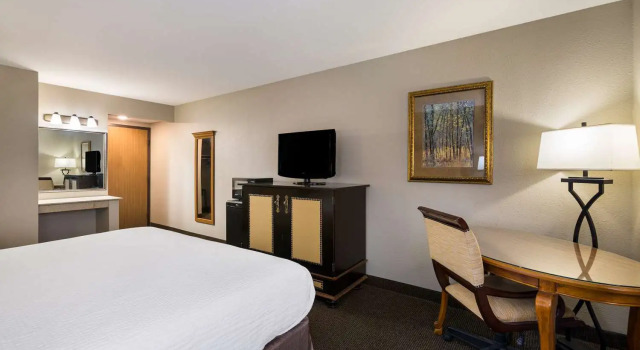 Двухместный номер Standard Цокольный этаж Revel Hotel Minot - SureStay Collection by Best Western