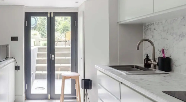 Апартаменты Georgian Townhouse with Sun Terrace & Garden