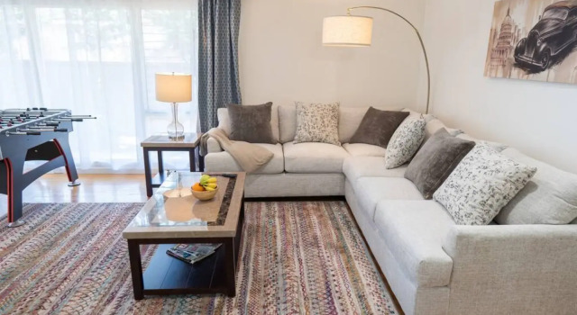 TASTEFUL SPACIOUS 3-BEDROOM HOME WITH HOT TUB ONLY MINUTES FROM DISNEYLAND  (p56)