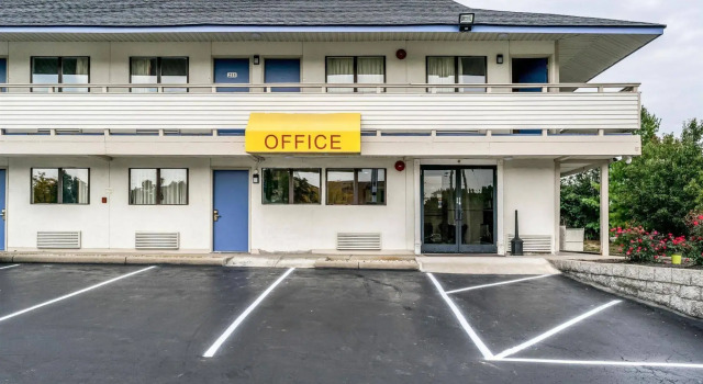 Motel 6 Florence, KY - Cincinnati Airport, Забронировать Мотель Отели Флоренс с бассейном, Бассейн