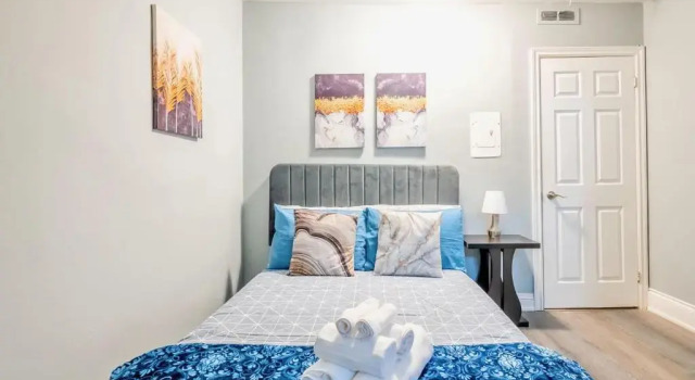 Charming 2BR Apartment - Downtown Hamilton, Varaa Huoneisto Hamilton 