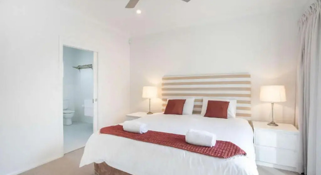 Aegean on the Beach, Book Hotel Narrawallee New South Wales