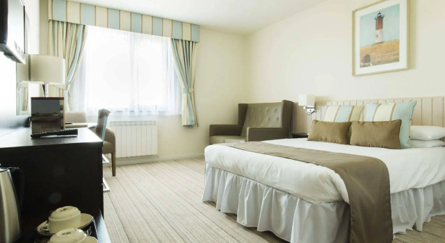 The Peninsula Hotel, Book Hotel Vale 