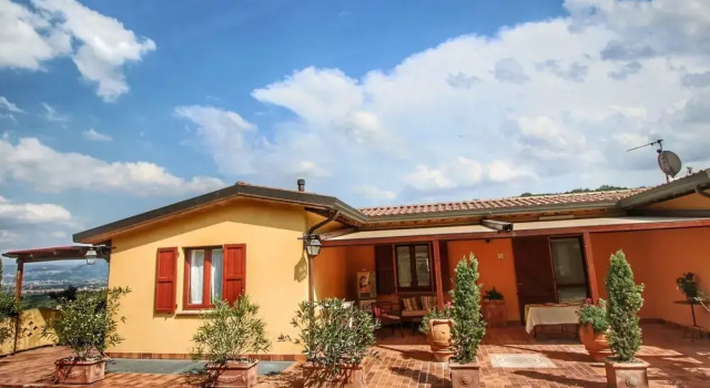 Коттедж Country House with swimming pool and garden with Mediterranean plants