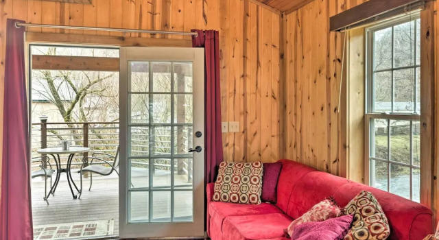 'the Boat House' Creekside Escape in Hot Springs!, Забронировать Апартаменты/квартира Хот Спрингс Северная Каролина