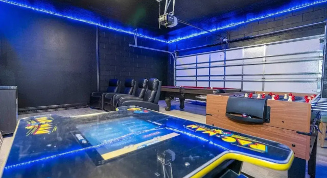 Коттедж New Garage Theater - 2 Free Bottles of Wine