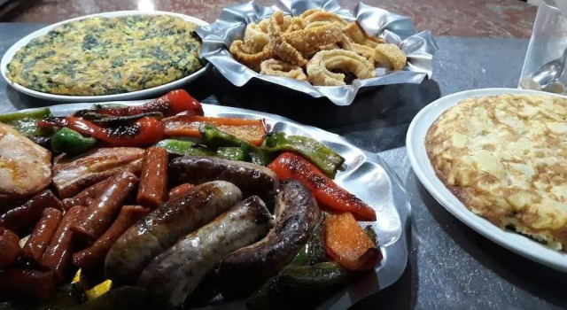 Area de servicio El Rebollar, Varaa Hotelli Requena Barcelona