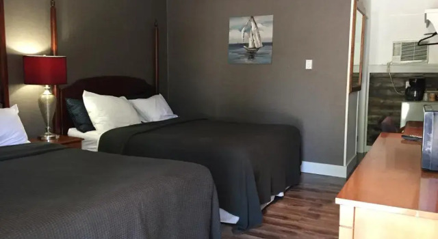 Четырёхместный номер Standard Greenside Motel