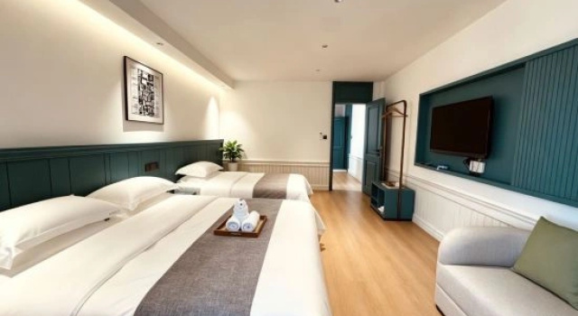 Deluxe Suite July Hotel