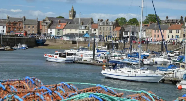 Tall Ship - Three-bedroom coastal house with sea views