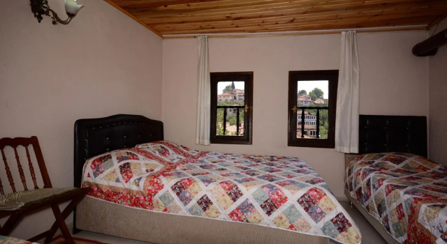 Четырёхместный семейный номер Standard Kervan Konuk Evi Pansiyon - Hostel