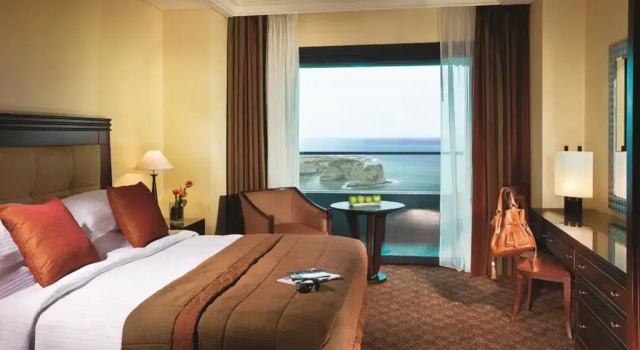 Двухместная студия с балконом и seafront Raouche Arjaan by Rotana