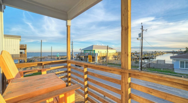 Sleeps 24, 3 Homes Bayfront Pool, Boat Dock, Views Laguna Village Hideaway, Buchen Sie Ferienhaus Cottages in Corpus Christi, Cottage