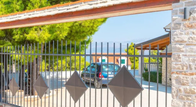 Вилла Holiday house Anabella - open swimming pool: Supetar, Island Brac