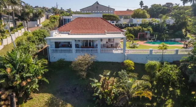 Коттедж A Whale's Tale Beach House