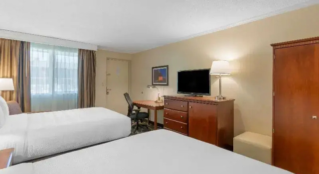 Четырёхместный номер Standard с балконом Best Western Plus Burley Inn & Convention Center