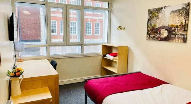 Sangha House - Ensuite Rooms with Shared Kitchen Facilities, Забронировать Отель Отели и гостиницы Лестера, рядом с Стадион «Велфорд-Роуд», Отель
