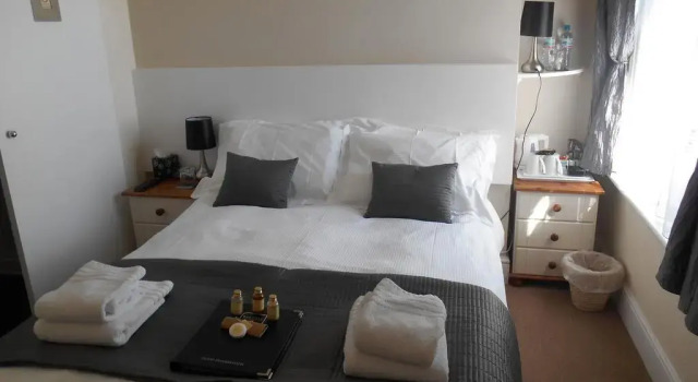 Bay Tree Guest House, Забронировать Гостевой дом Отели Исторического графства Суссекса с парковкой, Парковка