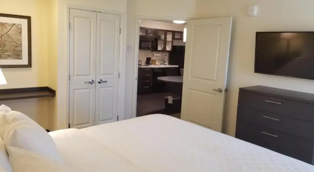 Номер Standard Candlewood Suites - Davenport by IHG