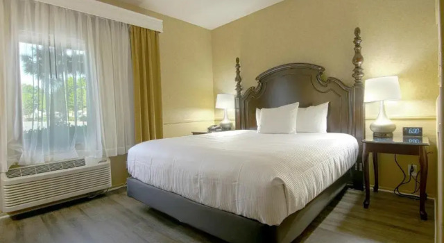 Номер Deluxe Azure Hotel&Suites Ontario Trademark Collection by Wyndham
