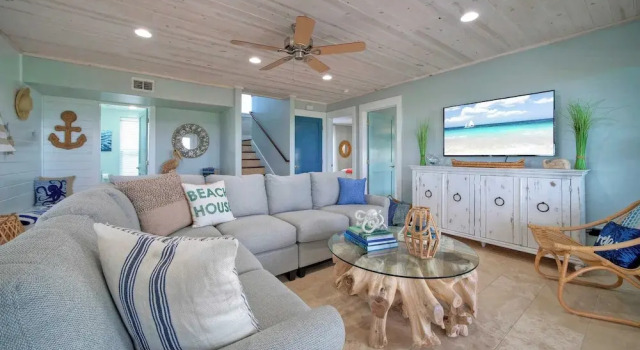 Коттедж Sleeps 22 2 Homes w/ Private Pool, Game Room, Nature Views 7 BDR Avantstay