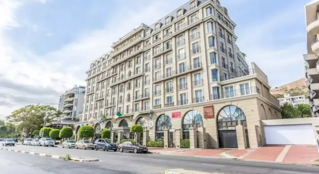 620 Cape Royale, Забронировать Отель Отели Кейптауна с бассейном, рядом с MyCiTi Station Waterfront, Бассейн