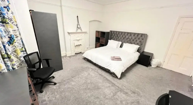 Коттедж House-sleeps10-hottub-garden-parking-10mintotown