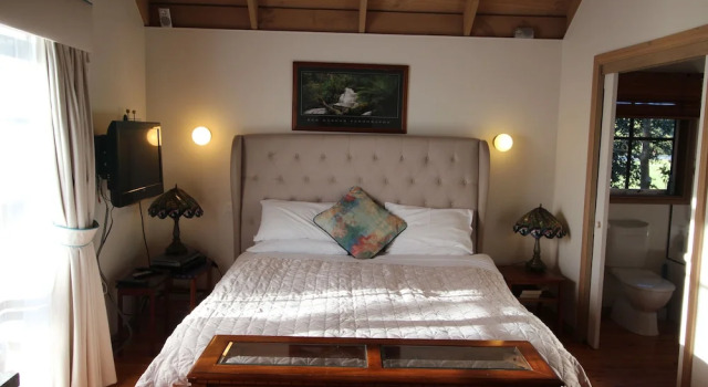 Двухместный люкс Comfort Цокольный этаж с балконом Olinda Country Cottages